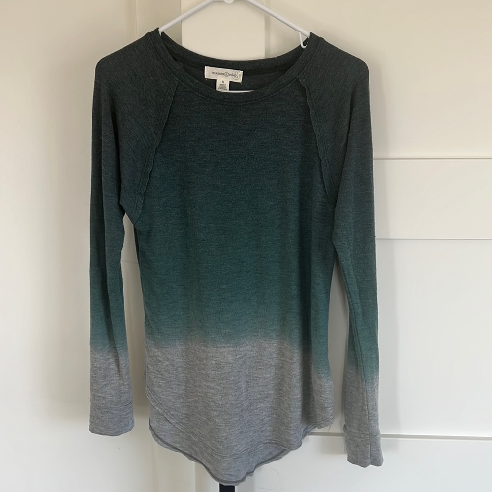 Womens treasure and bond long sleeve size M